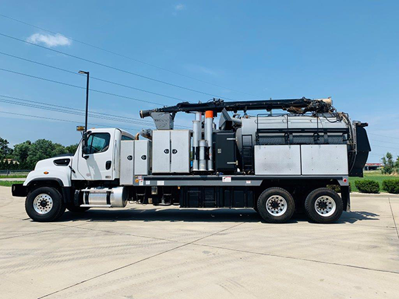 2015 Vac-Con Hydroexcavator (#006953), Mounted on a Freightliner 114SD 6x4 66000GVWR ISL370 3000RDS. A 20 gpm / 4000psi Water System, hydraulically driven. 8’ x 8” Rear Mounted Telescoping Power Flex Boom with Pendant Control Station. Includes 12-yard Debris Tank and PD Blower. Driver side profile view.